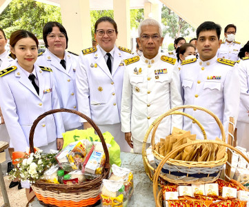 ร่วมพิธีสวดพระพุทธมนต์ และพิธีทำบุญตักบาตรถวายพระราชกุศล ... พารามิเตอร์รูปภาพ 1