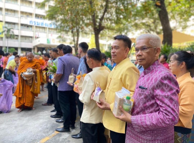 ร่วมกิจกรรมเจริญพระพุทธมนต์และตักบาตร ... พารามิเตอร์รูปภาพ 7