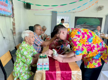 กิจกรรม รดน้ำดำหัวผู้สูงอายุ และพิธีสรงน้ำพระพุทธรูป พารามิเตอร์รูปภาพ 9