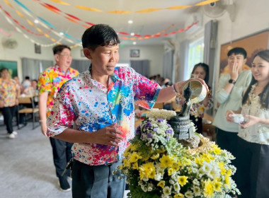 กิจกรรม รดน้ำดำหัวผู้สูงอายุ และพิธีสรงน้ำพระพุทธรูป พารามิเตอร์รูปภาพ 5