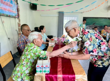 กิจกรรม รดน้ำดำหัวผู้สูงอายุ และพิธีสรงน้ำพระพุทธรูป พารามิเตอร์รูปภาพ 4
